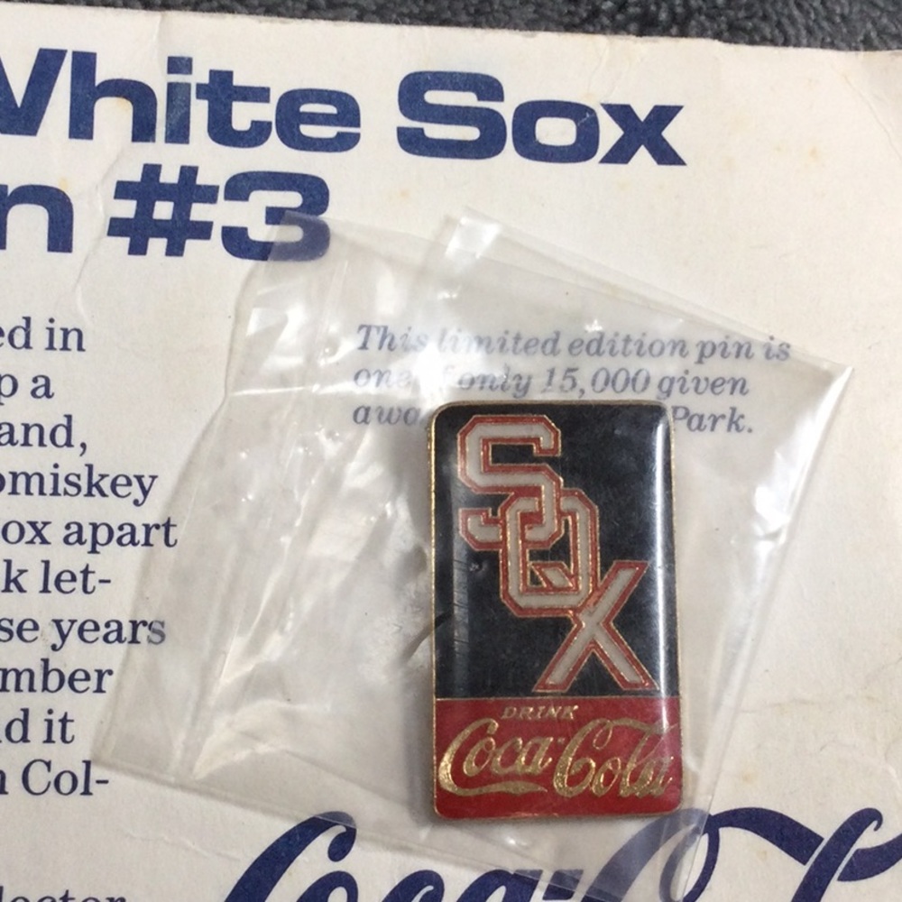 Vintage RARE 1990 Coca-Cola White Sox logo pin #3 - Picture 2 of 4